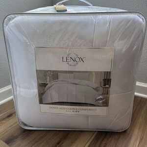 Lenox California King Down Alternative Comforter White Geometric Scotchgard New
